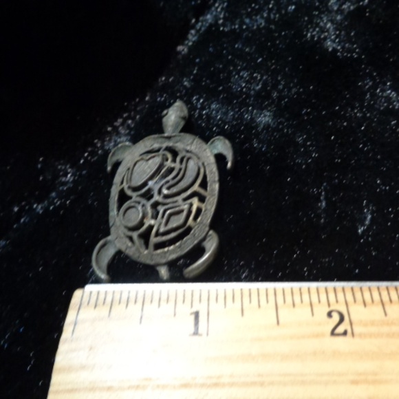 Silvertone brooch Silver Color Turtle Brooch - Picture 7 of 8